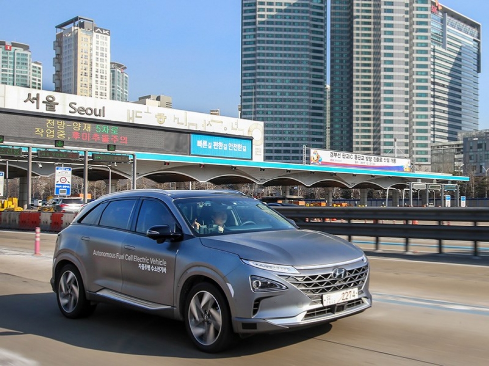 Hyundai провел первую демонстрацию возможностей кроссовера NEXO