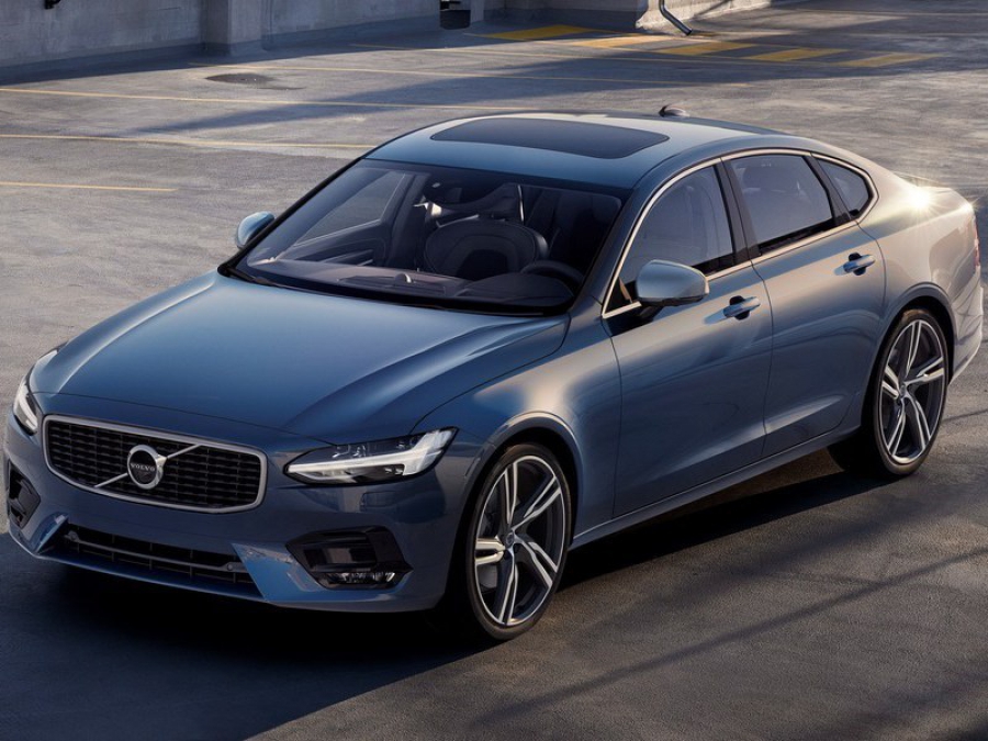Volvo начинает продажи нового S90 R-Design на российском рынке